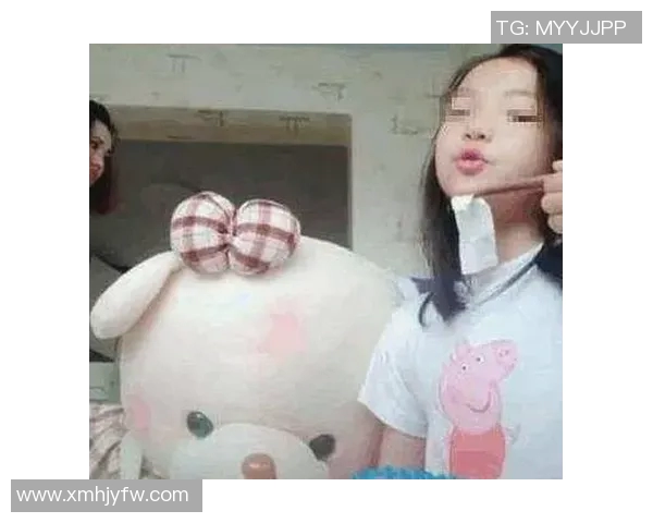 意外捕捉足球明星生活瞬间的自拍视频引发热议