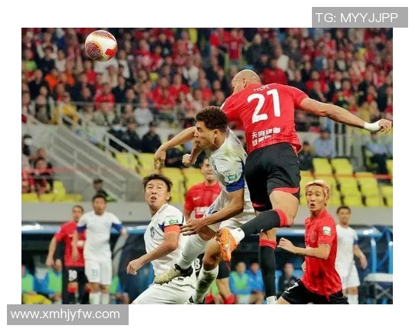 足球明星在比赛中遭遇跟腱断裂意外赛季前景堪忧引发球迷关注与担忧