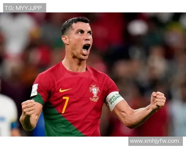 球迷疯狂冲进场内抢夺C罗球衣引发热议的欧冠奇葩事件 球迷疯狂冲进场内抢夺C罗球衣引发热议的欧冠奇葩事件